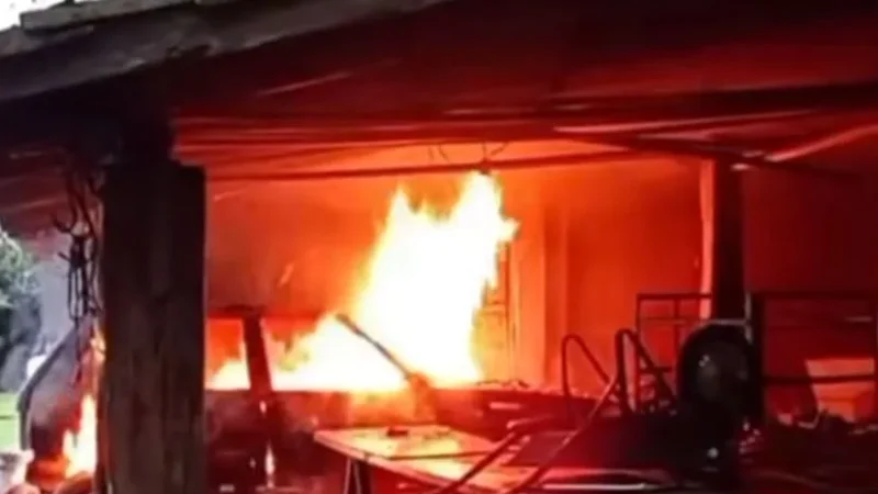 Jovem é preso após incendiar carro do avô em Morro Grande