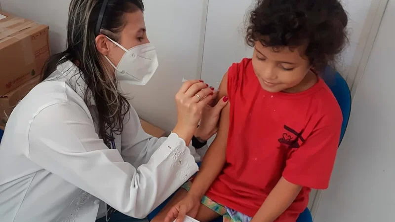 Pelo Estado: fim da obrigatoriedade da vacinação contra Covid. Doença foi erradicada?