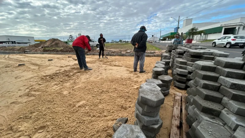 Rua Ruy Stockler de Souza passa por melhorias em Araranguá