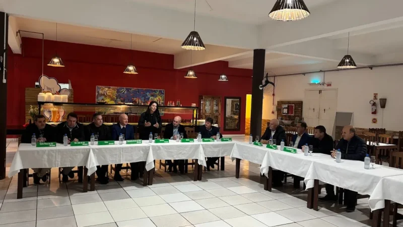 Assembleia de prefeitos da AMESC movimenta primeira noite da 32ª Festa do Peixe