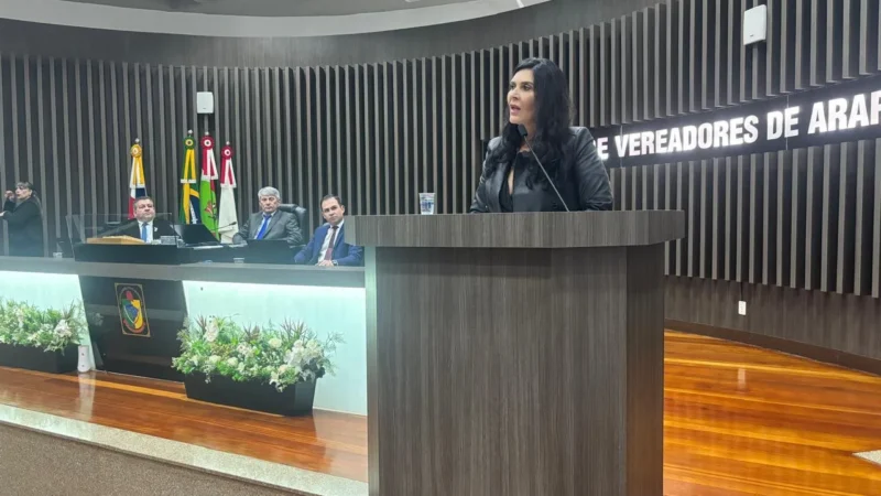 Márcia Severo é homenageada por 40 anos de dedicação à Justiça em Araranguá