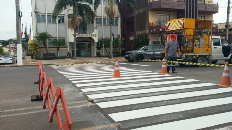 Sombrio testa novo material para pintura de faixas de pedestre em vias de maior movimento