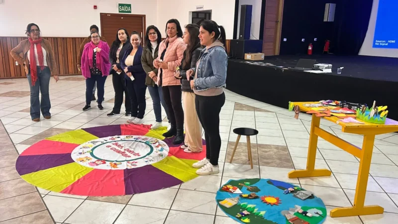 Professores da rede municipal participam de formação em contação de histórias