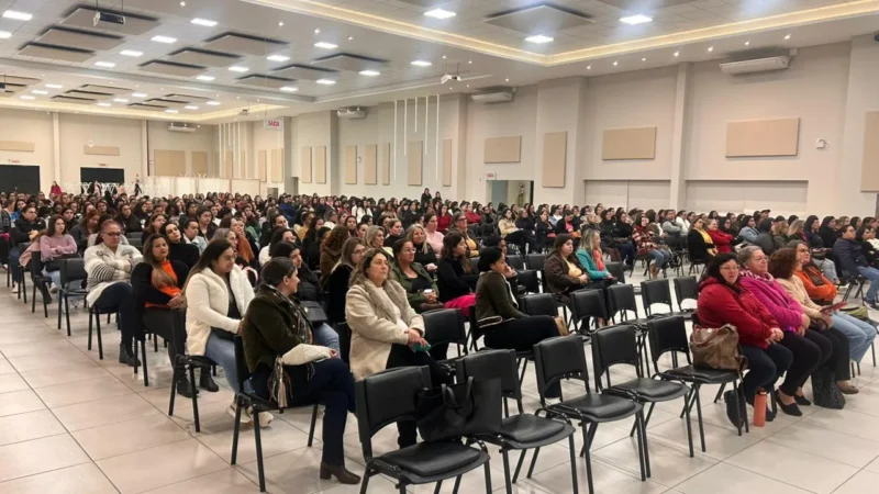 Inclusão escolar é tema de formação para mais de 450 profissionais da rede municipal de Araranguá