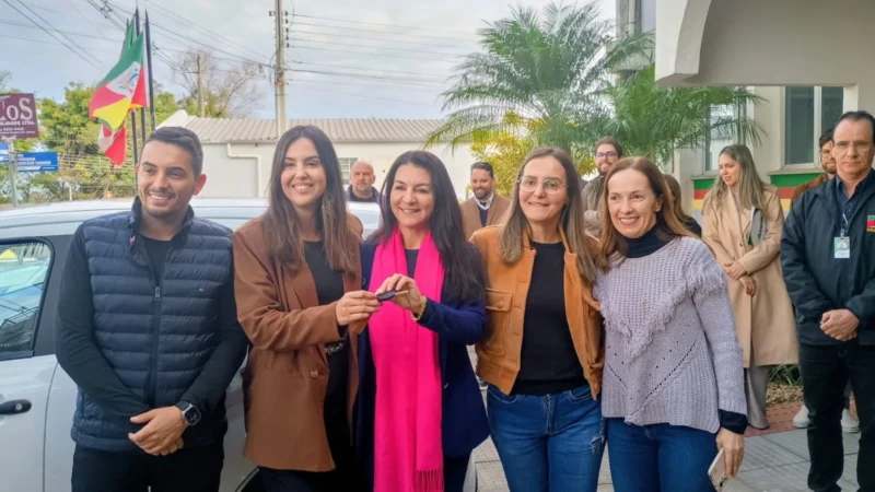 Prefeitura de Sombrio anuncia revitalização da praça da Raizeira e entrega novos veículos à frota municipal