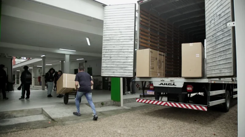 SC envia mais 3 mil aparelhos de ar-condicionado para escolas estaduais