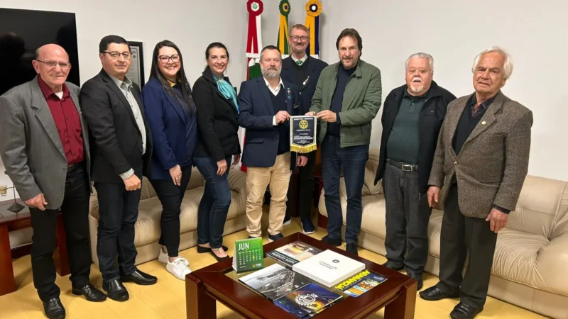 Prefeito de Araranguá recebe visita do novo governador do Rotary International
