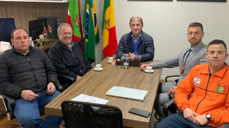 Novo delegado de Turvo realiza visita institucional à Prefeitura