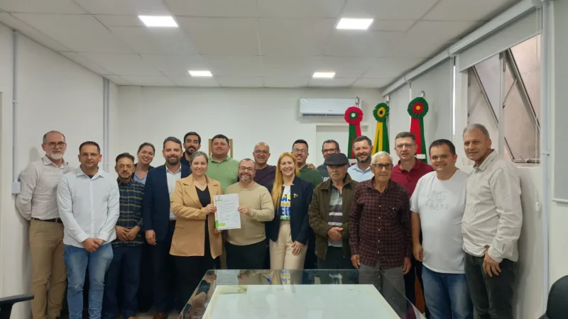Prefeitura de Sombrio assina ordem de serviço para pavimentação da Rua José Isoppo na Raizeira