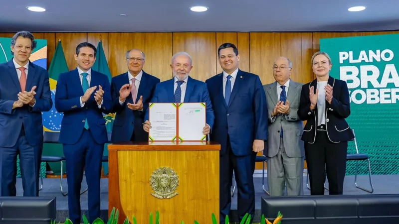 Lula lança Plano Brasil Soberano para blindar pequenos negócios contra taxação dos EUA