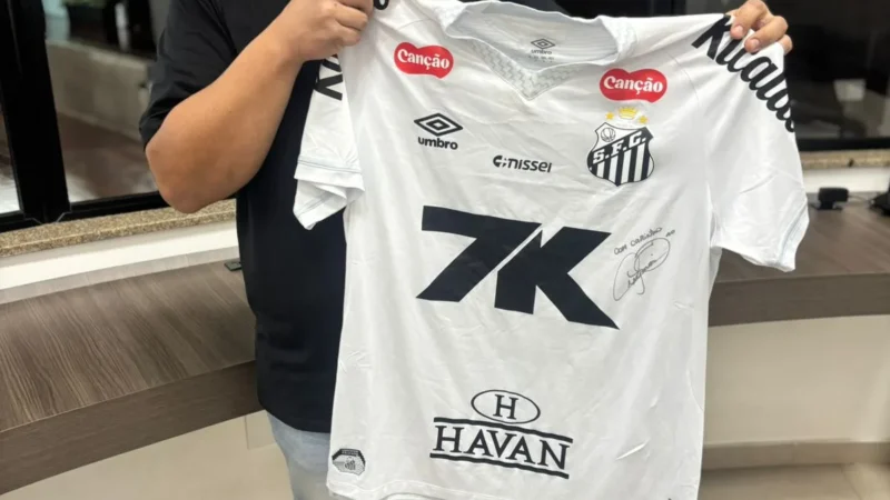 Um presente inesquecível: vereador Joel Casagrande recebe camisa autografada por Neymar