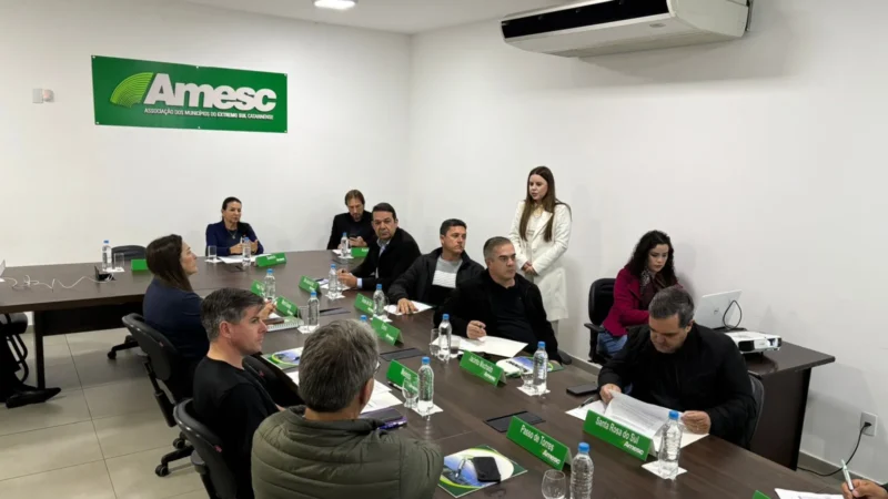 Prefeitos da AMESC discutem educação, ciência e desenvolvimento regional em assembleia