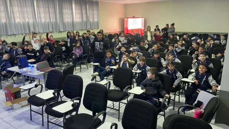 Ação educativa leva orientações sobre doenças negligenciadas a estudantes de Araranguá