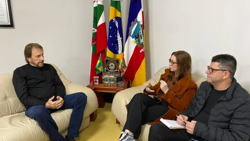 Impeachment de Moraes; Cesar não será candidato; PP lança dobradinha; mel tarifado; e mais