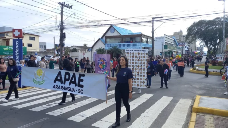 Araranguá reúne mais de 8 mil participantes no maior desfile cívico da história em celebração ao 7 de Setembro