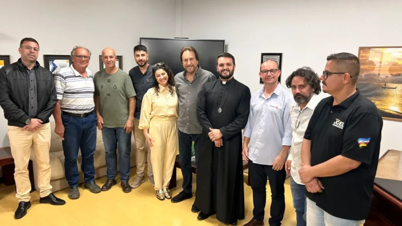 Prefeito de Araranguá recebe novo pároco da Igreja Sagrada Família