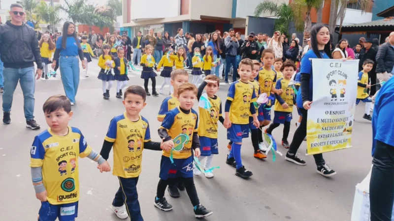 Sombrio celebra Independência com maior Desfile Cívico da sua história