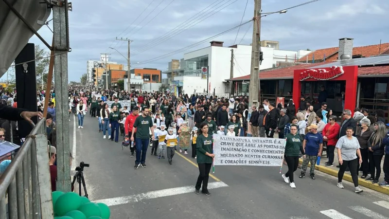 Dia da Pátria é celebrado com grandioso desfile na Avenida Beira-Mar em Balneário Gaivota