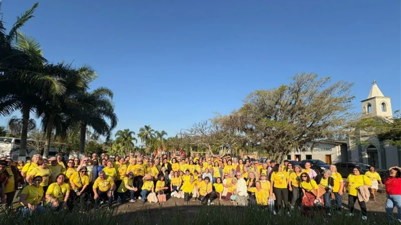 Baile da Primavera reúne 140 idosos de Araranguá em Mampituba
