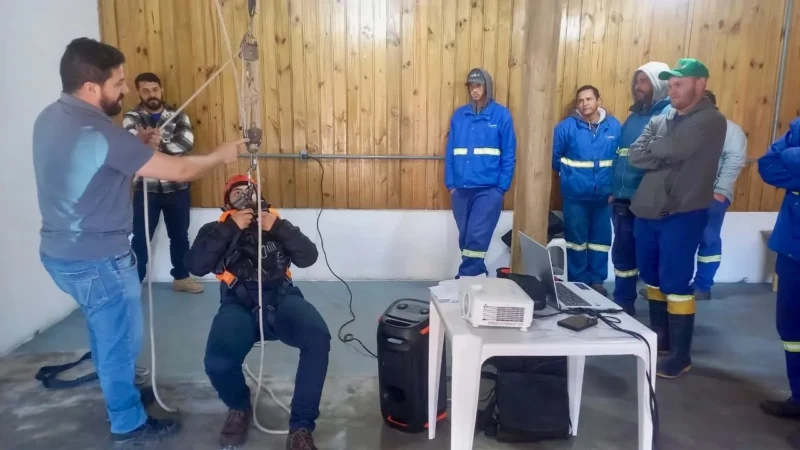 Sombrio e Gaivota Saneamento capacitam colaboradores em normas de segurança do trabalho