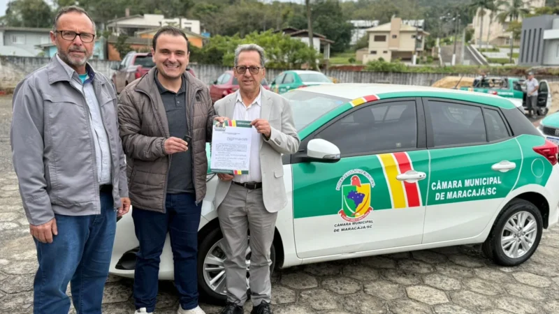 Prefeitura de Maracajá cede veículo para a Câmara de Vereadores