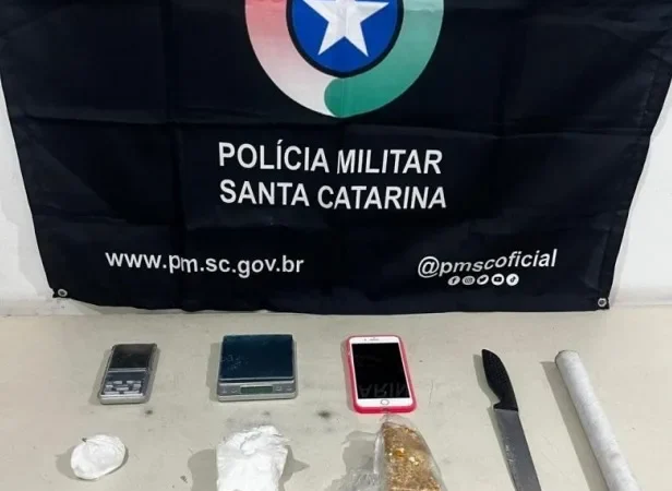 Polícia Militar apreende mais de 490g de drogas e captura dupla em Sombrio