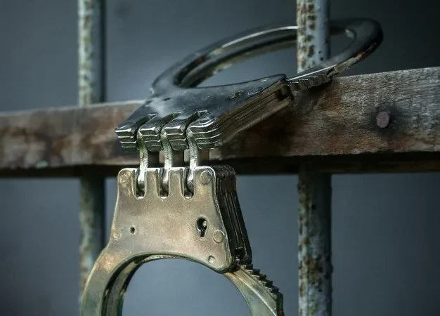 Homem é preso em Sombrio após furtar grades e tentar reagir contra vítima
