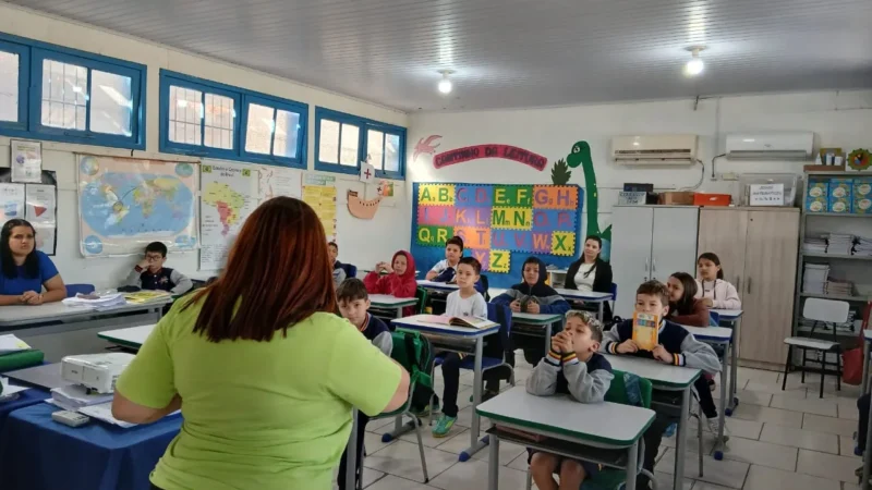 Professores da rede municipal de Araranguá participam de formação pedagógica com a Editora Aprender