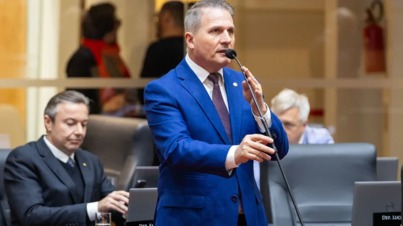 Deputado propõe piso salarial de R$ 4,2 mil para motoristas de ambulância em Santa Catarina