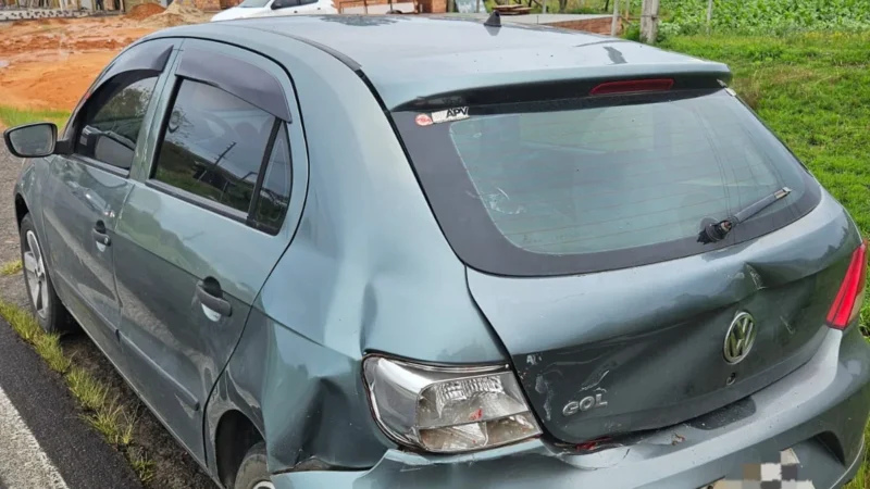 Mulher fica ferida em colisão envolvendo dois carros e um caminhão na BR-285, em Araranguá