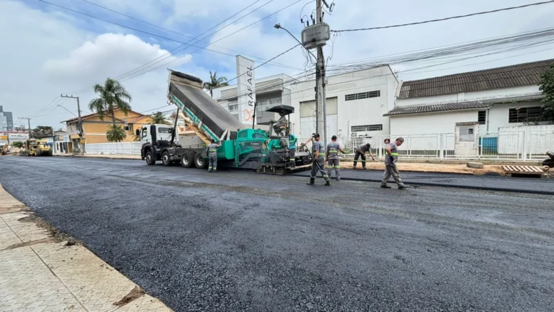 Trânsito sofre alteração temporária na Avenida 7 de Setembro para avanço de obras em Araranguá