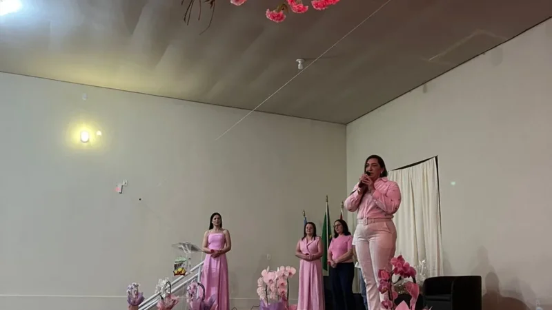 OUTUBRO ROSA NA EEB ANA MACHADO DAL TOÉ REFORÇA MENSAGEM DE AUTOCUIDADO E AMOR PRÓPRIO
