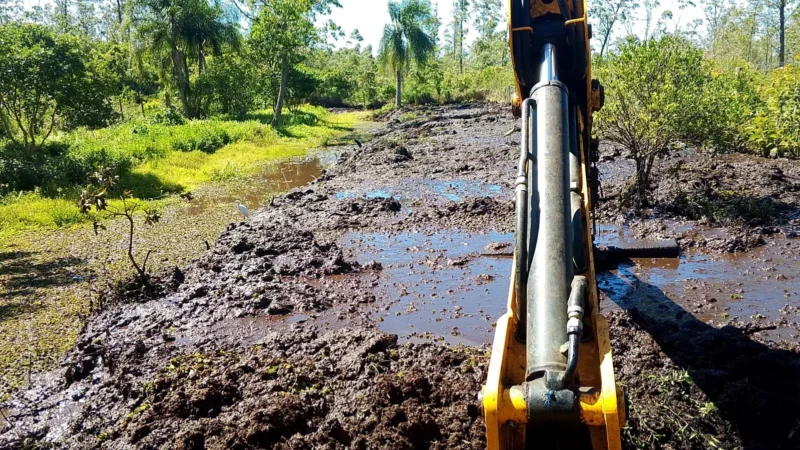 TRABALHO CONSTANTE MELHORA INFRAESTRUTURA RURAL EM ARARANGUÁ