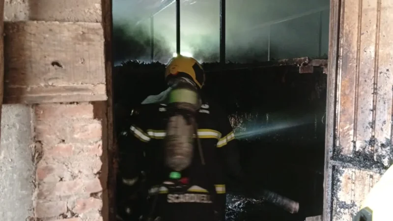 Bombeiros controlam incêndio em estufa de fumo em São João do Sul