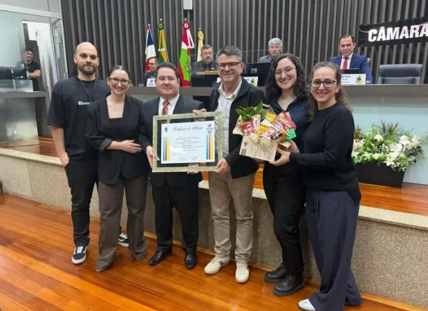 CÂMARA HOMENAGEIA JORNAL ENFOQUE POPULAR PELOS 15 ANOS DE HISTÓRIA