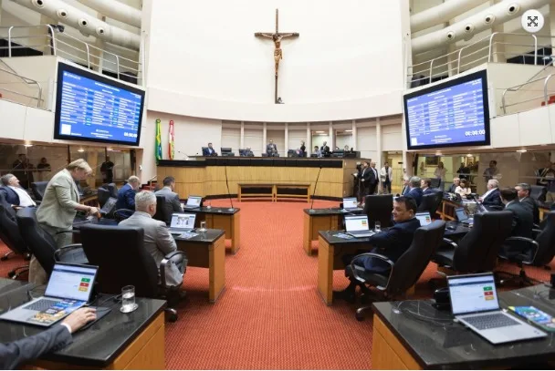 Deputados aprovam alterações no Universidade Gratuita e no Fumdesc em Santa Catarina
