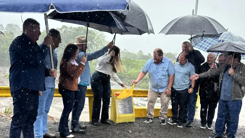 Ponte que une histórias e memórias: Três Barras celebra homenagem a ex-vice-prefeito em dia de festa