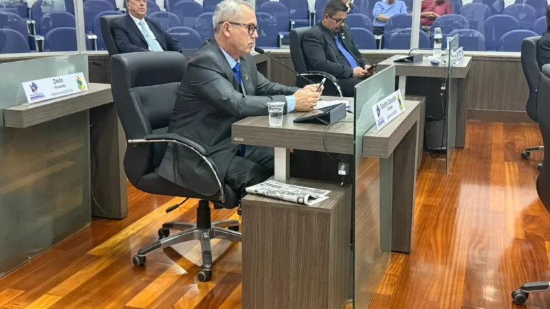 Câmara de Araranguá homenageia professora Janiere Cunha por destaque e contribuição ao esporte