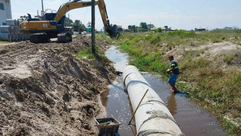 Obras do Acesso Sul avançam em Balneário Arroio do Silva com nova etapa de drenagem e preparação para pavimentação