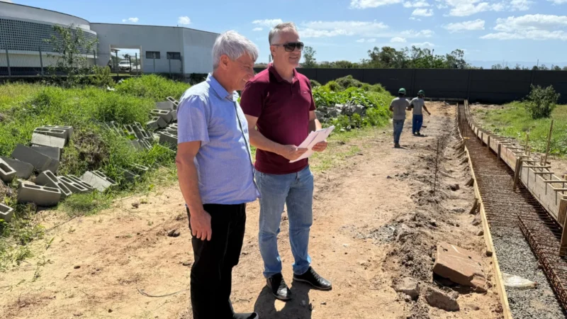 Presidente da Câmara acompanha vistoria em obras do novo estacionamento do Legislativo de Araranguá