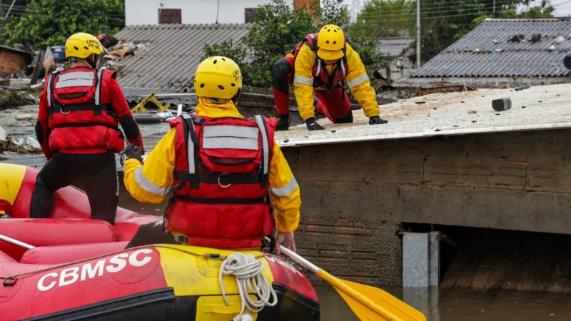 CBMSC mantém Forças-Tarefas em prontidão para possíveis ocorrências causadas por ciclone em Santa Catarina