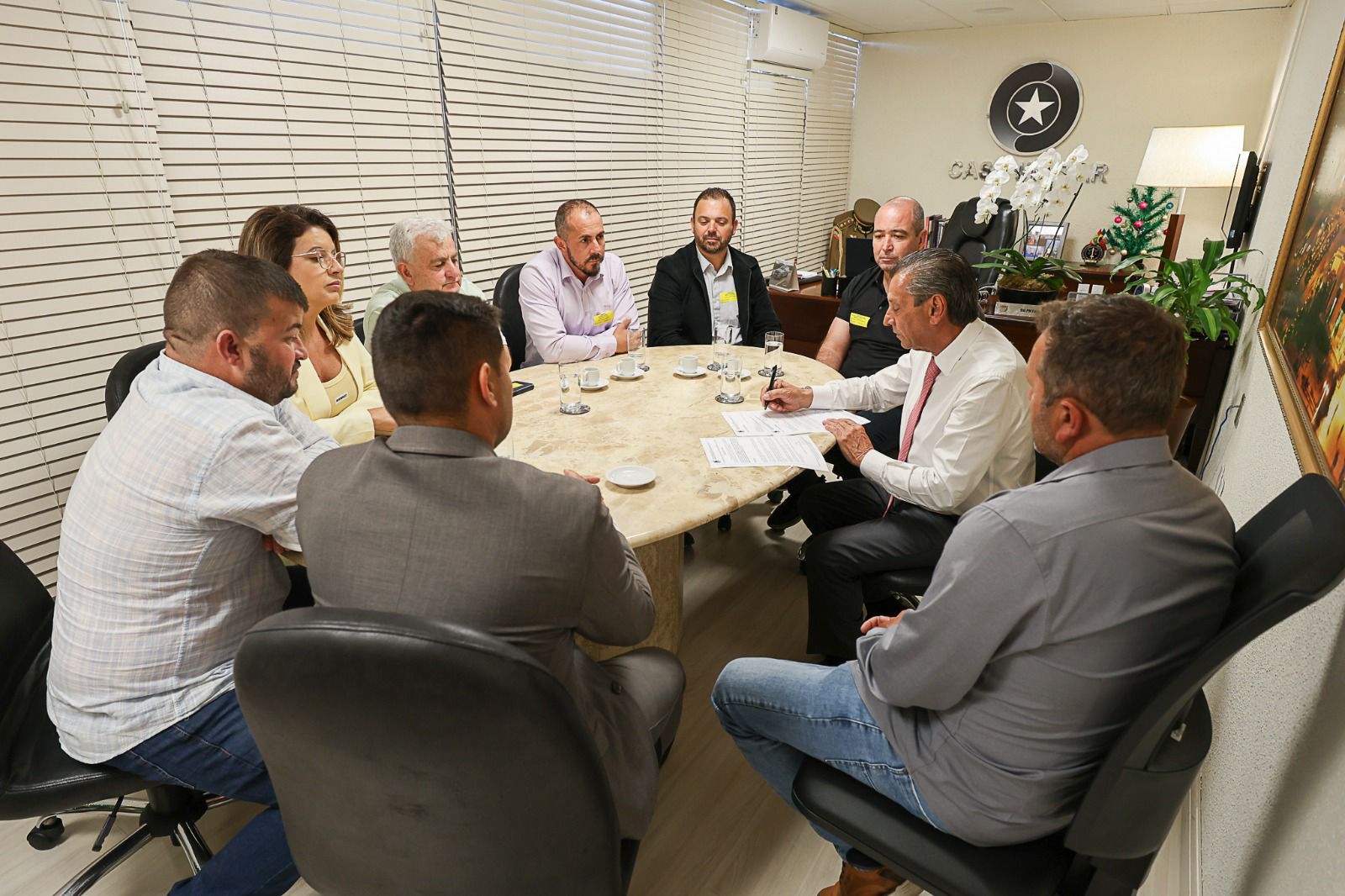 Vereadores de Balneário Arroio do Silva garantem R$ 1 milhão para ônibus adaptado da APAE e cumprem agenda em Florianópolis