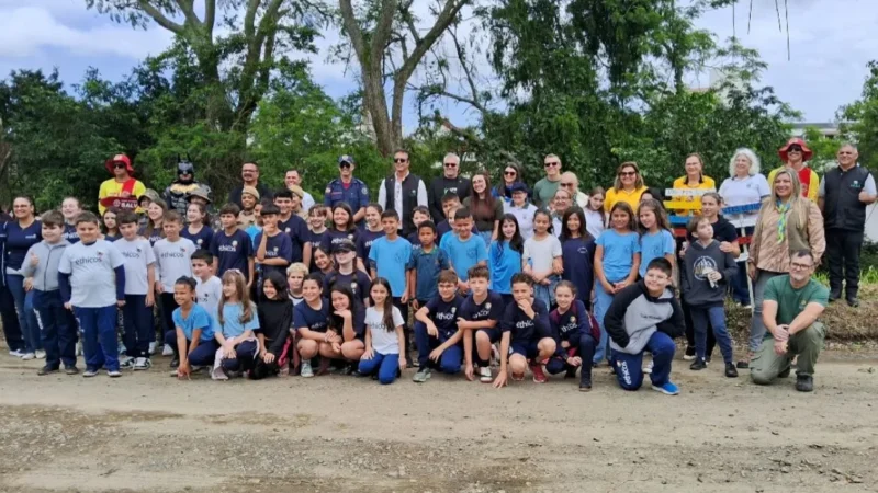 Ação ambiental mobiliza estudantes e reforça preservação no Dia Nacional do Rio em Araranguá