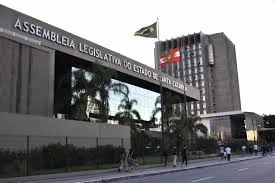 Alesc celebra 70 anos da Celesc em sessão solene com autoridades e colaboradores