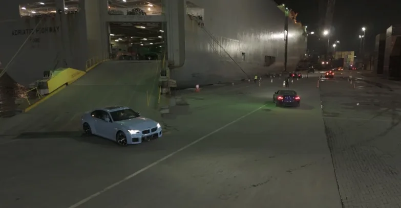 Chegada de 263 BMW consolida Itajaí como polo estratégico de veículos de luxo no Brasil