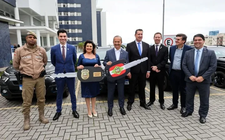 Governador entrega R$ 23 milhões em equipamentos à Polícia Civil e anuncia 26 novas Delegacias da Mulher
