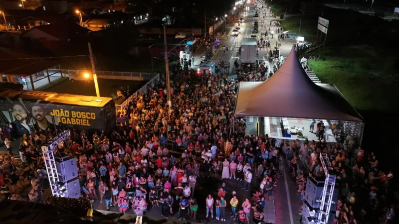 Balneário Gaivota reúne multidão na Beira-Mar em comemoração aos 30 anos de emancipação
