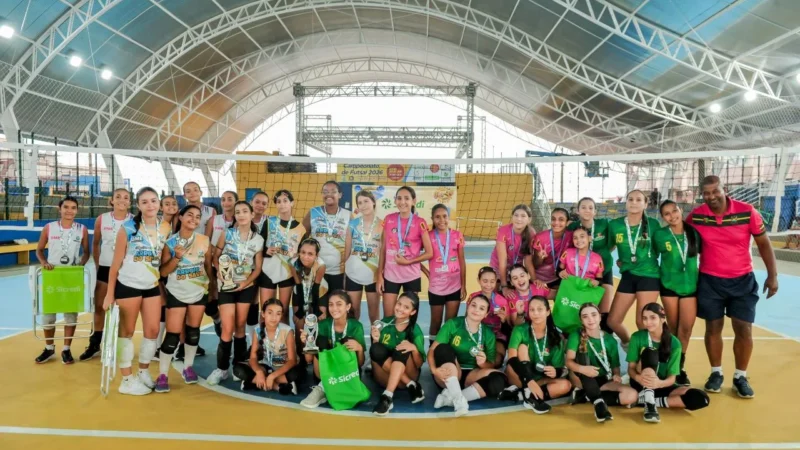 Sub-13 feminino dá show e Torneio de Vôlei Taça Sicredi agita Balneário Arroio do Silva