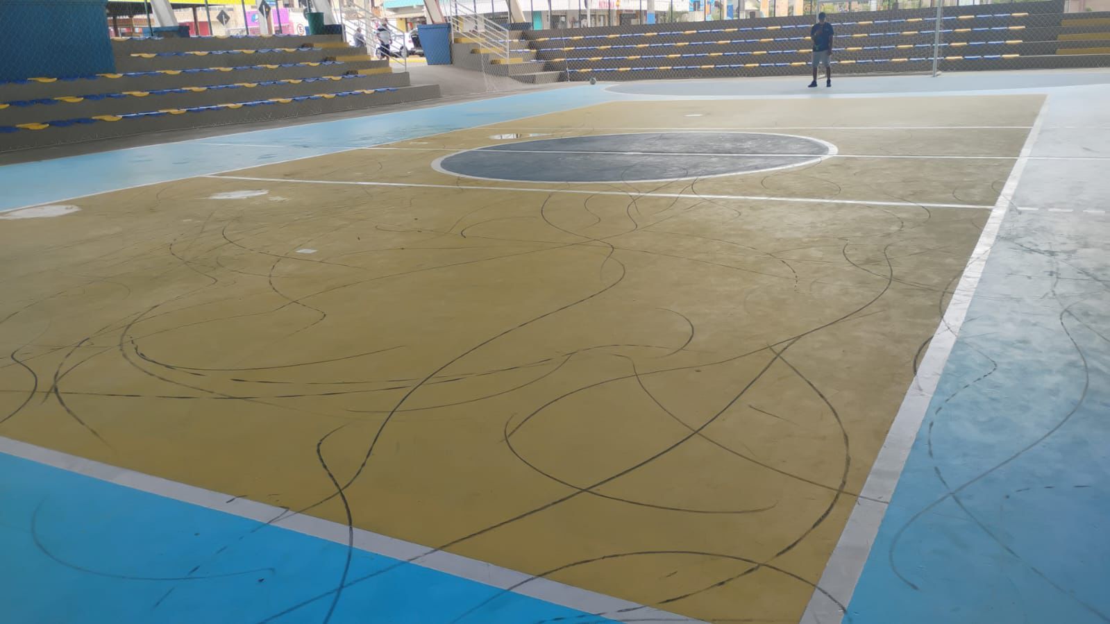 Vandalismo danifica quadra recém-pintada em Balneário Arroio do Silva