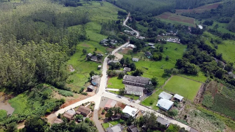 Duas comunidades do interior de Jacinto Machado recebem obras de pavimentação e urbanização